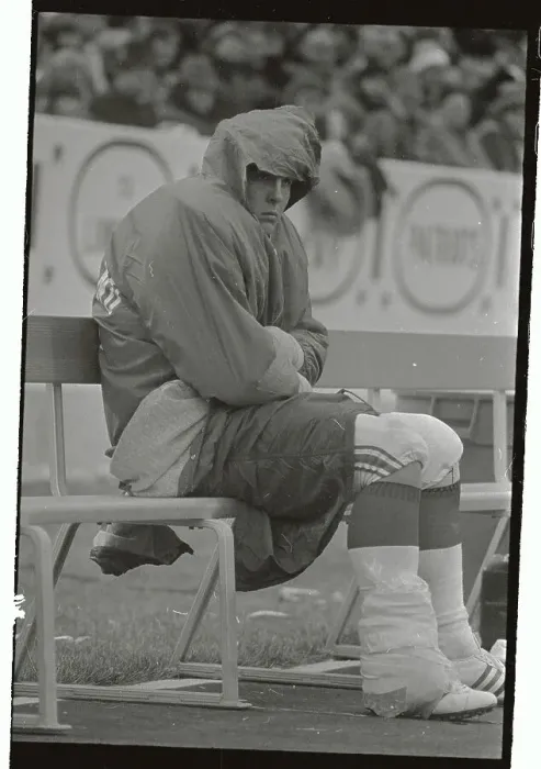 Framed Print : John Hannah Sitting Wrapped up on The Sidelines Framed Print : John Hannah Sitting Wrapped up on The Sidelines