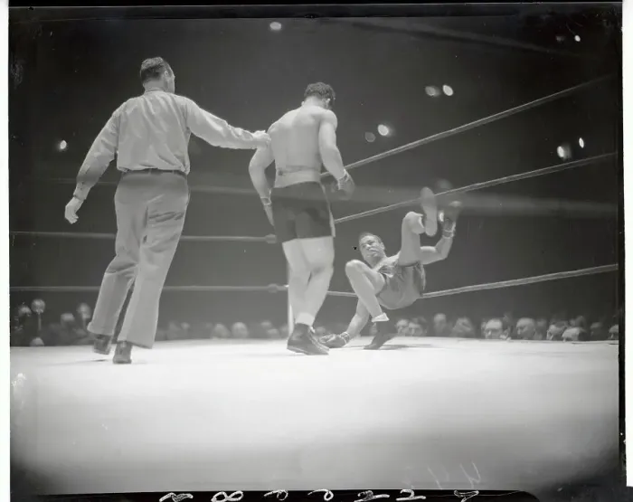 Framed Print : John Henry Lewis Having Trouble in Boxing Ring Framed Print : John Henry Lewis Having Trouble in Boxing Ring