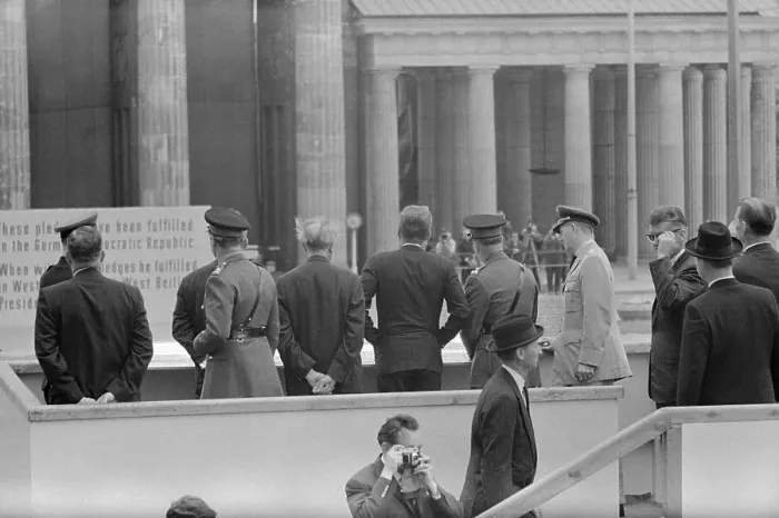 Framed Print : John Kennedy and Others at Brandenbu5rg Gate Framed Print : John Kennedy and Others at Brandenbu5rg Gate