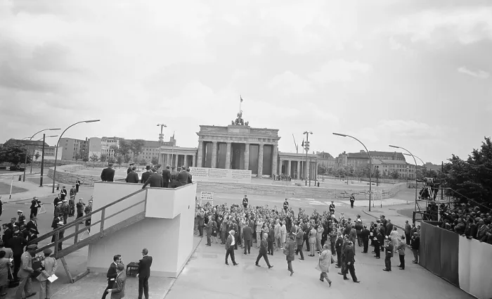Framed Print : John Kennedy at the Brandenburg Gate Framed Print : John Kennedy at the Brandenburg Gate