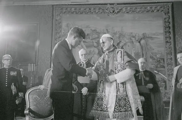 Framed Print : John Kennedy and Pope Paul VI Framed Print : John Kennedy and Pope Paul VI