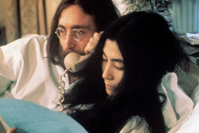 Framed Print : John Lennon & Yoko Ono in Bed Framed Print : John Lennon & Yoko Ono in Bed