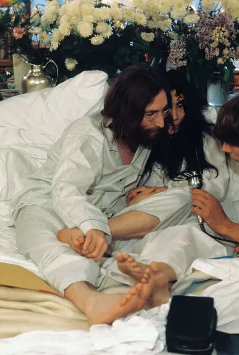 Framed Print : John Lennon and Yoko Ono in Bed Speaking into Microphone Framed Print : John Lennon and Yoko Ono in Bed Speaking into Microphone