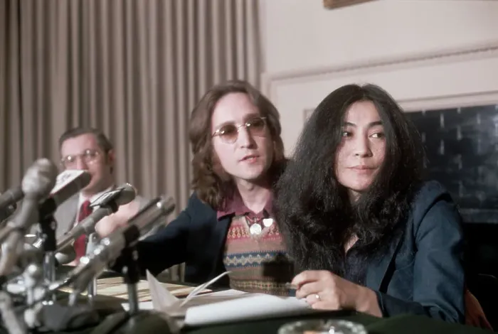 Framed Print : John Lennon And Yoko Ono At Press Conf Framed Print : John Lennon And Yoko Ono At Press Conf