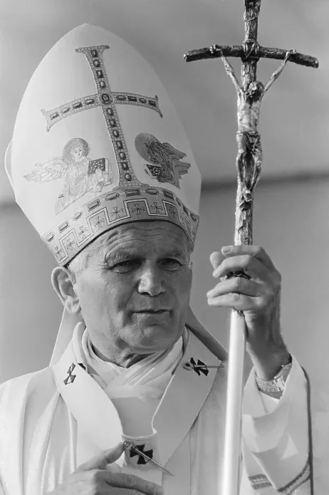 Framed Print : John Paul II Visits Mass In Scotland Framed Print : John Paul II Visits Mass In Scotland