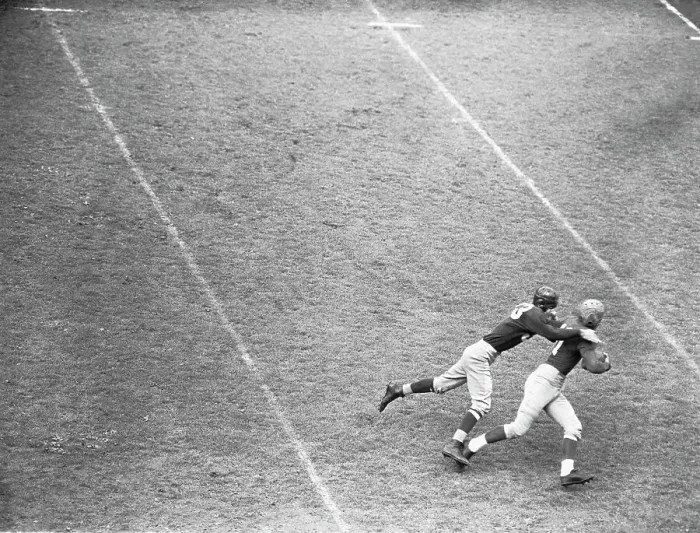 Framed Print : John Weiss Runs For Touchdown Framed Print : John Weiss Runs For Touchdown