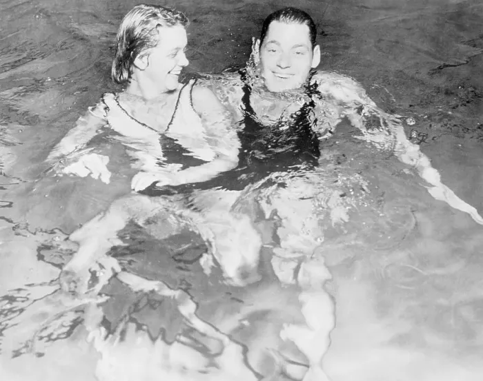 Framed Print : Johnny and Bobbe Weismuller Swimming Framed Print : Johnny and Bobbe Weismuller Swimming