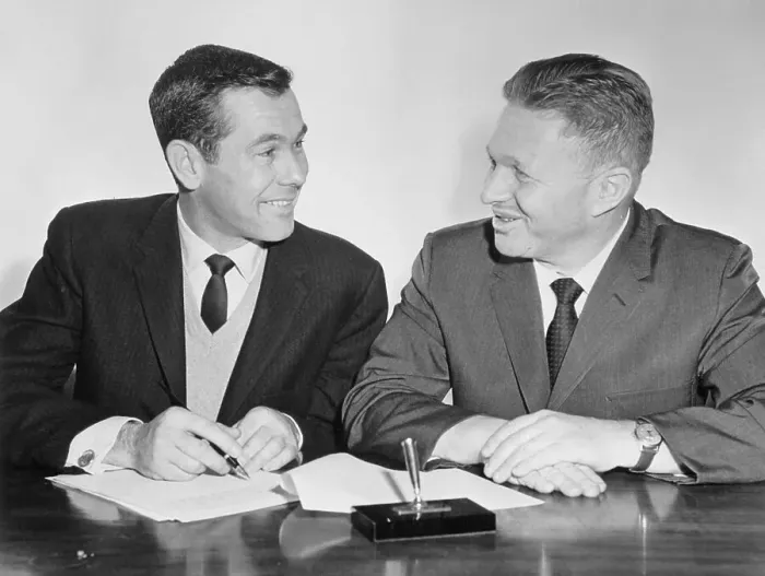: Johnny Carson Signing Contract : Johnny Carson Signing Contract