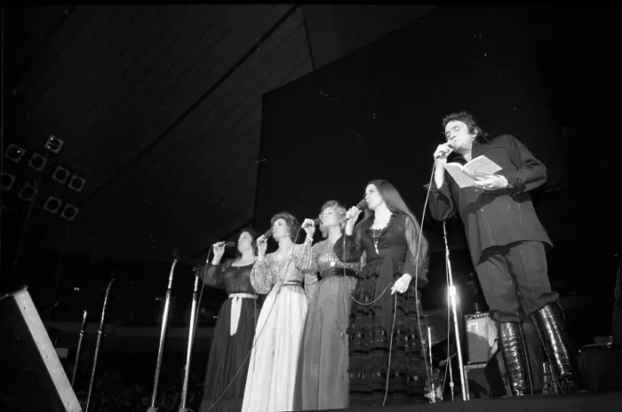 Framed Print : Johnny Cash & The Carter Sisters Performing Framed Print : Johnny Cash & The Carter Sisters Performing