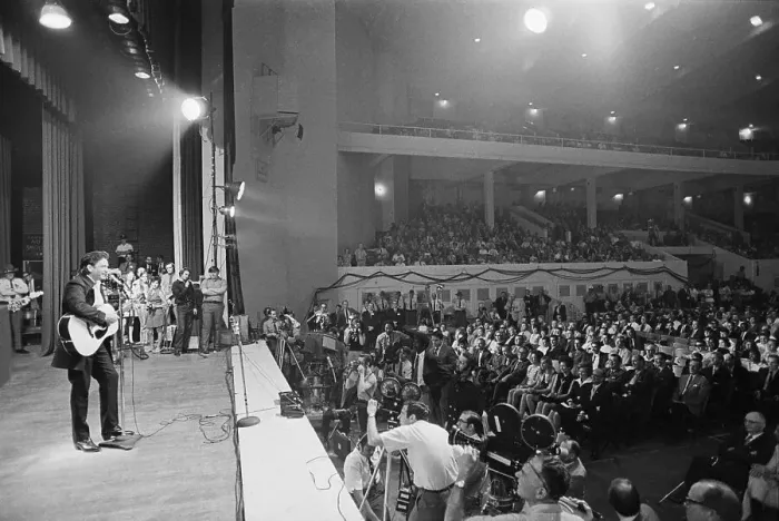 Framed Print : Johnny Cash Performs Before Convicts Framed Print : Johnny Cash Performs Before Convicts