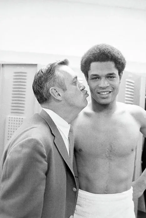 Framed Print : Johnny Dee Kissing Austin Carr On Cheek Framed Print : Johnny Dee Kissing Austin Carr On Cheek