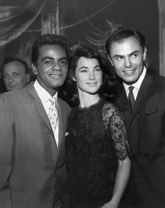 Framed Print : Johnny Mathis with Shirley Ann Field and John Saxon
