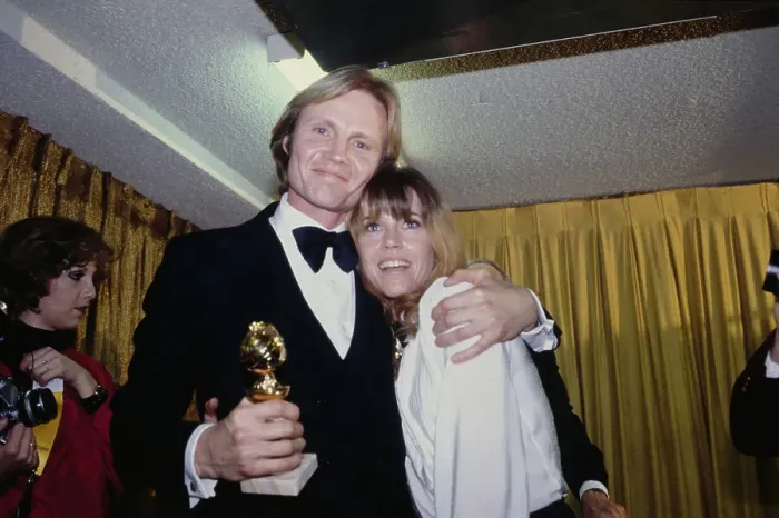 Framed Print : Jon Voight And Jane Fonda Framed Print : Jon Voight And Jane Fonda