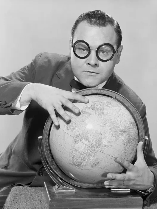 : Jonathan Winters with Globe : Jonathan Winters with Globe