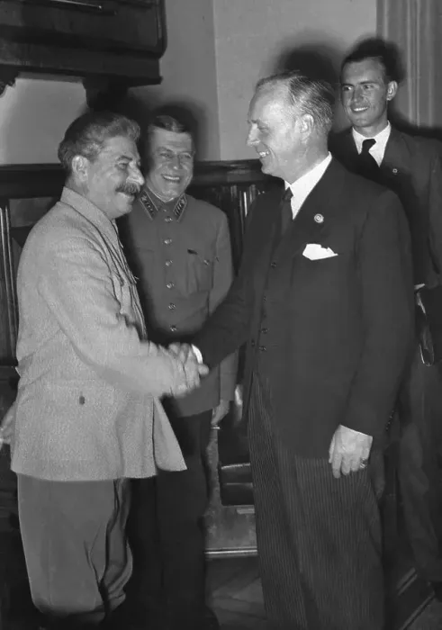Framed Print : Josef Stalin and Joachim Von Ribbentrop after Treaty Signing Framed Print : Josef Stalin and Joachim Von Ribbentrop after Treaty Signing