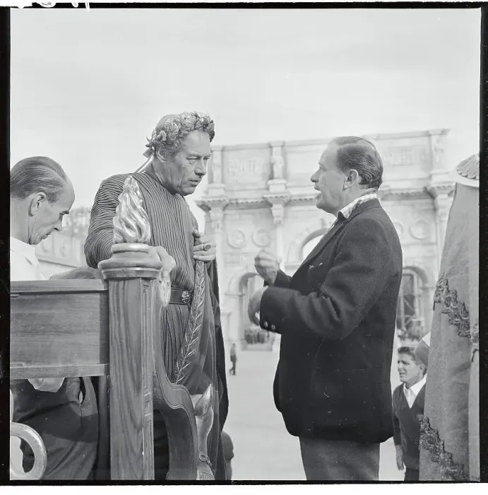 Framed Print : Joseph Mankiewicz Speaking with Rex Harrison Framed Print : Joseph Mankiewicz Speaking with Rex Harrison