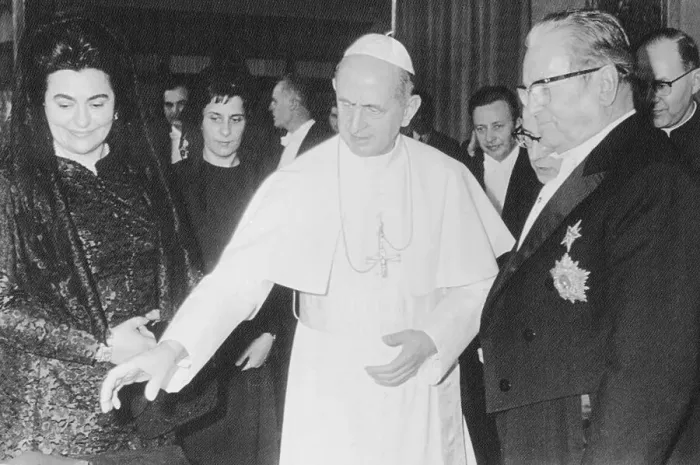 Framed Print : Josip Broz Tito Meeting with Pope Paul VI Framed Print : Josip Broz Tito Meeting with Pope Paul VI