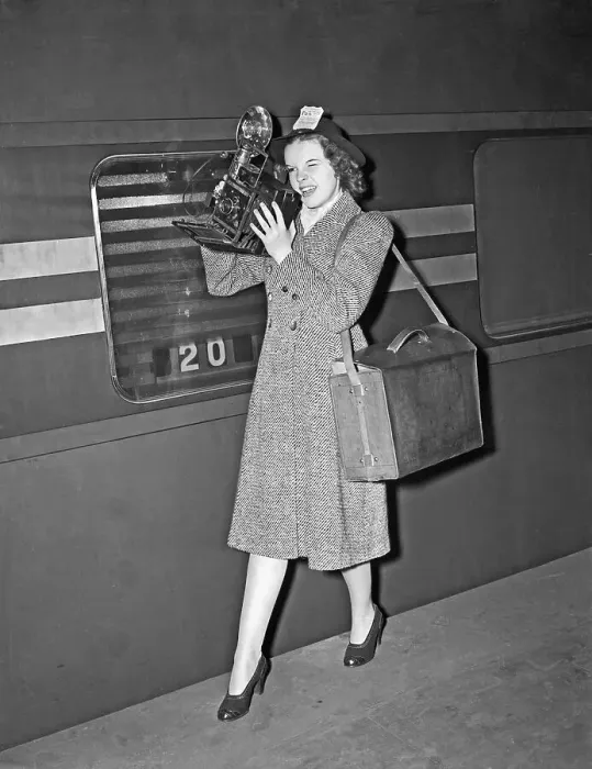 Framed Print : Judy Garland with Camera at Train Station Framed Print : Judy Garland with Camera at Train Station