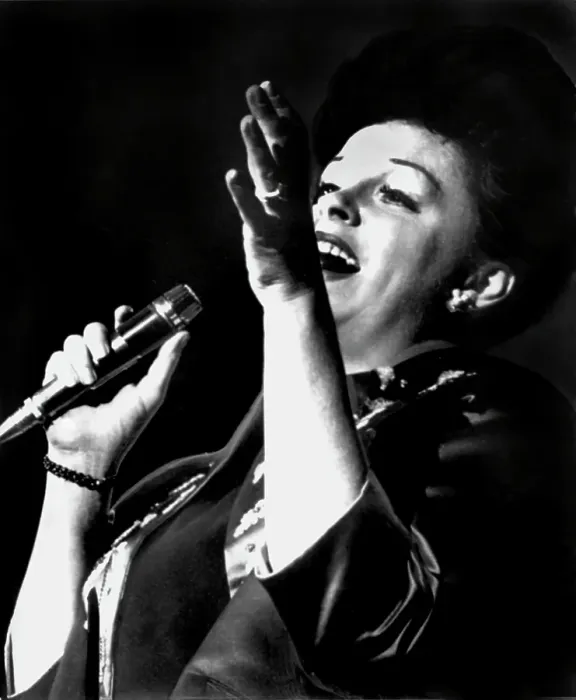 Framed Print : Judy Garland At Carnegie Hall
