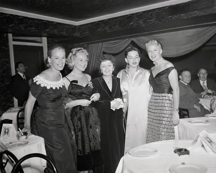 Framed Print : Judy Garland and Friends Posing with Edith Piaf Framed Print : Judy Garland and Friends Posing with Edith Piaf