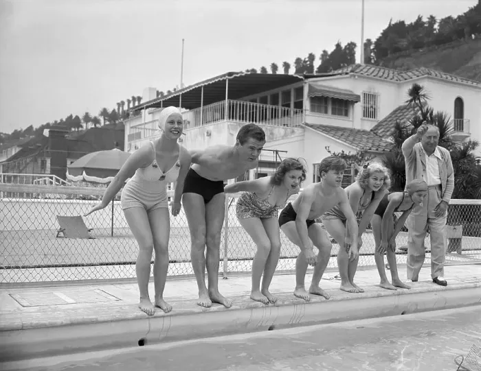 Framed Print : Judy Garland and Friends Prepare to Dive