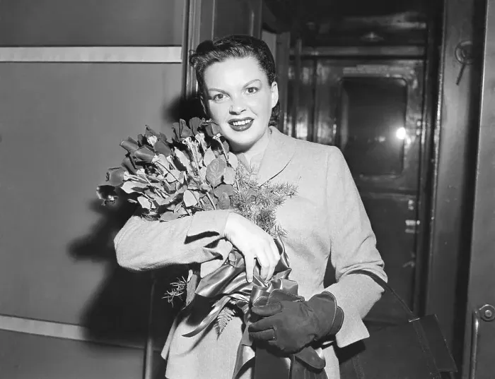 Framed Print : Judy Garland Holding Flowers in Her Arms Framed Print : Judy Garland Holding Flowers in Her Arms