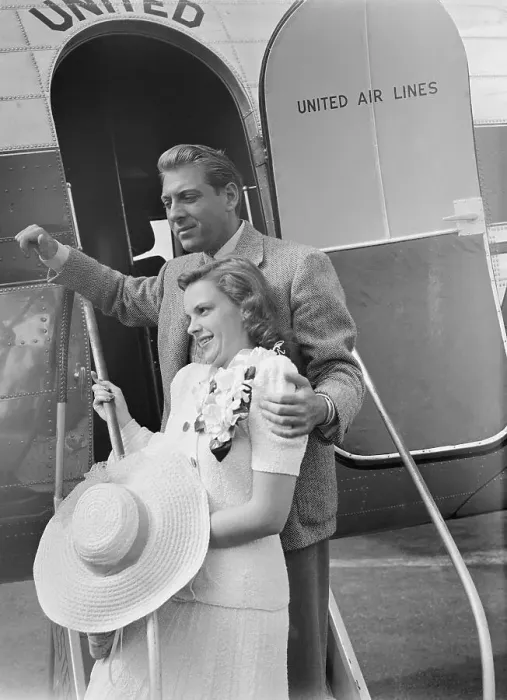 Framed Print : Judy Garland and New Husband Dave Rose Leaving Aircraft Framed Print : Judy Garland and New Husband Dave Rose Leaving Aircraft