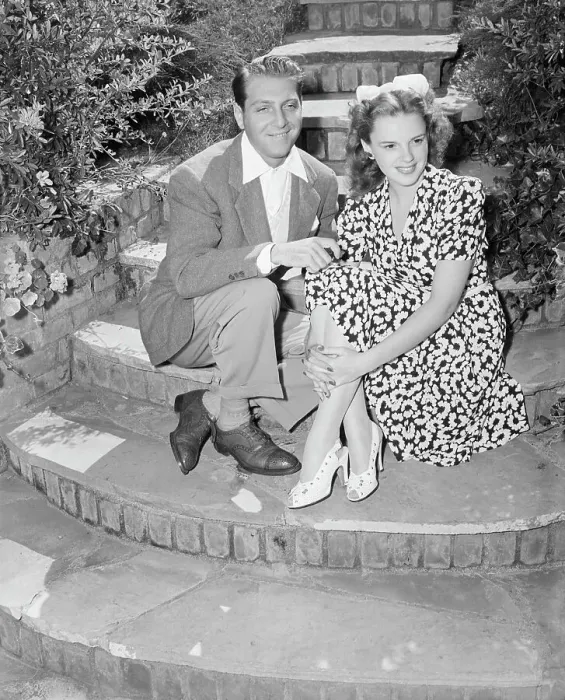 Framed Print : Judy Garland Outside with Fiance David Rose Framed Print : Judy Garland Outside with Fiance David Rose
