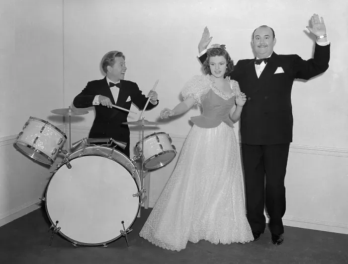 Framed Print : Judy Garland and Paul Whiteman Dancing to The Drums Framed Print : Judy Garland and Paul Whiteman Dancing to The Drums
