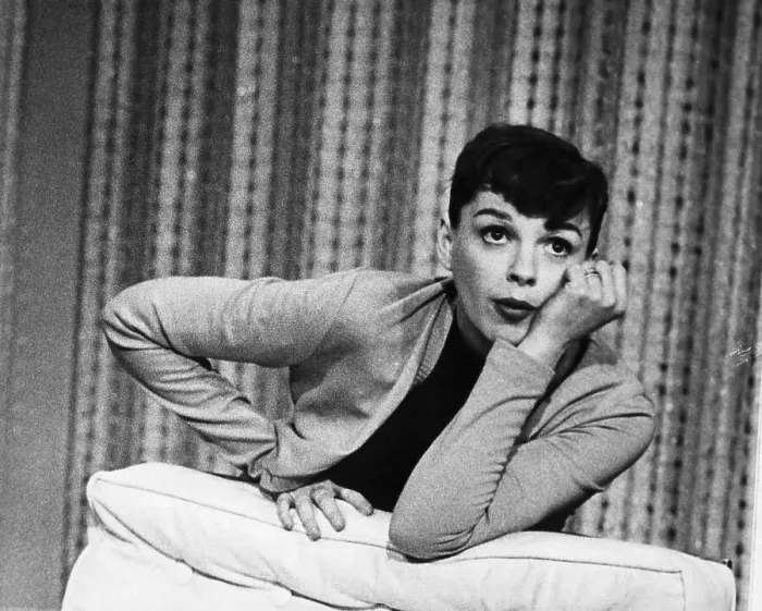 Framed Print : Judy Garland Performing on Stage Framed Print : Judy Garland Performing on Stage