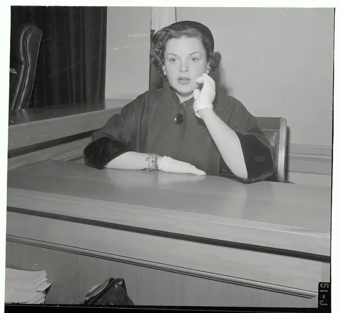 Framed Print : Judy Garland Sitting in Testimony Booth Framed Print : Judy Garland Sitting in Testimony Booth
