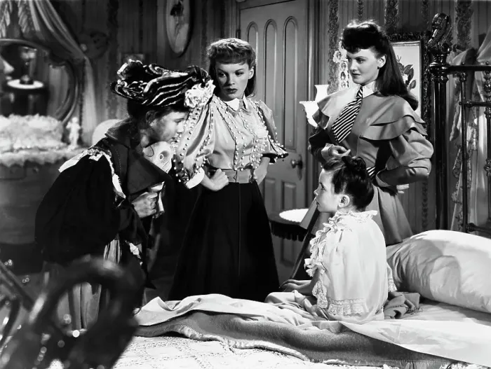 Framed Print : Judy Garland Starring in Meet me in St. Louis Framed Print : Judy Garland Starring in Meet me in St. Louis