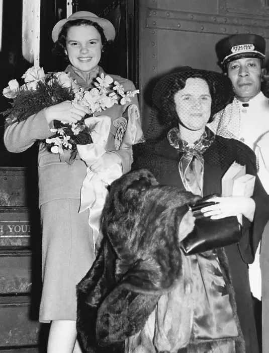 Framed Print : Judy Garland Walking Off Train with Mother Framed Print : Judy Garland Walking Off Train with Mother