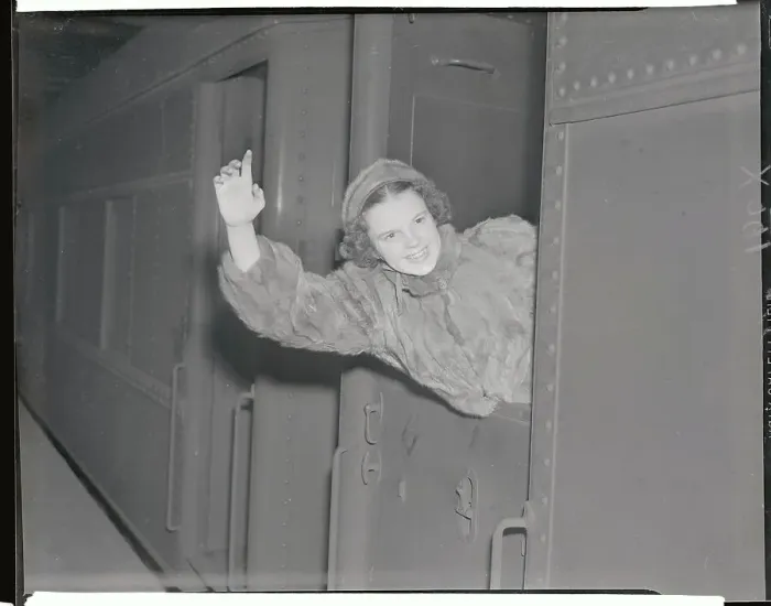 Framed Print : Judy Garland Waving from Train Framed Print : Judy Garland Waving from Train