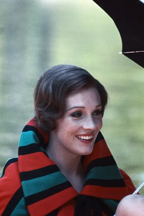 Framed Print : Julie Andrews Framed Print : Julie Andrews