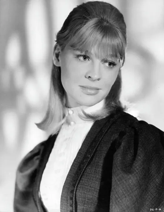 Framed Print : Julie Christie In Doctor Zhivago Framed Print : Julie Christie In Doctor Zhivago