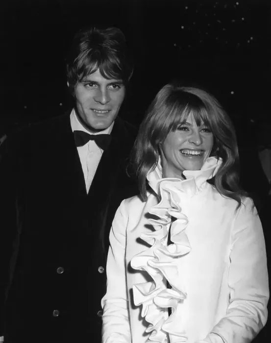 Framed Print : Julie Christie & Fiance Don Bessant Framed Print : Julie Christie & Fiance Don Bessant