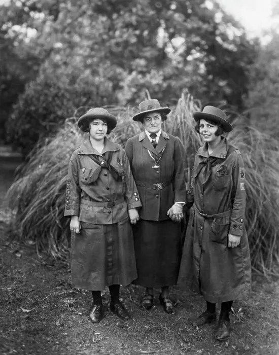 Framed Print : Juliette Gordon Low with Two Girlscouts Framed Print : Juliette Gordon Low with Two Girlscouts