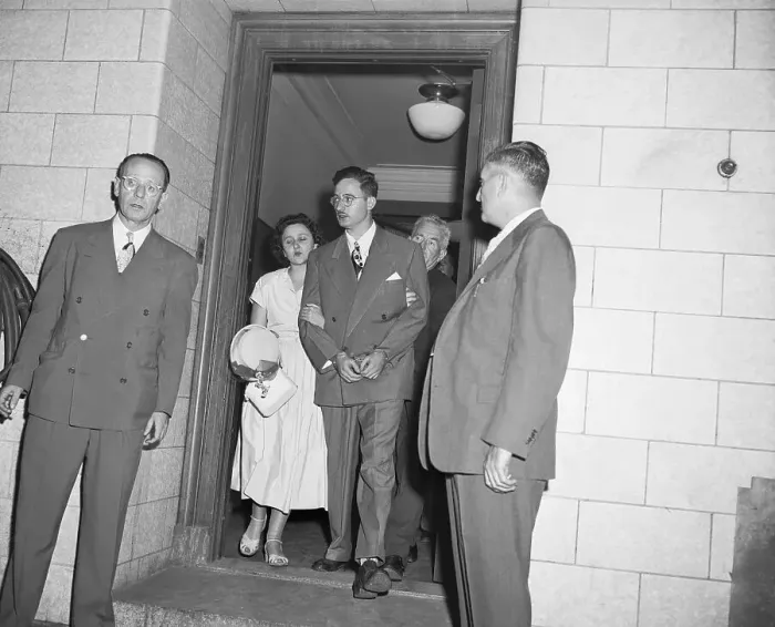 Framed Print : Julius and Ethel Rosenberg Inside Courthouse Framed Print : Julius and Ethel Rosenberg Inside Courthouse