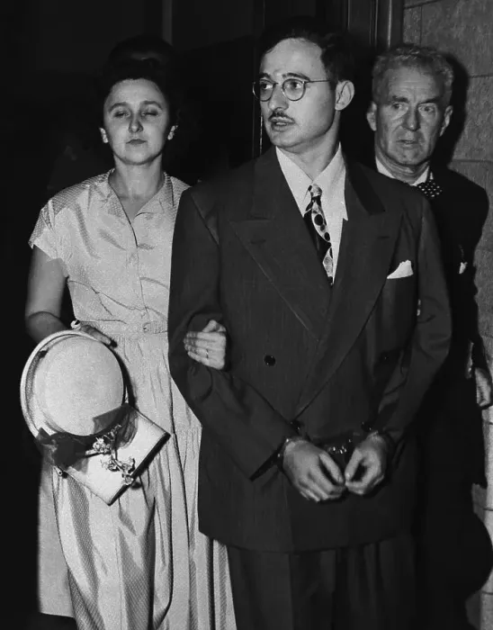 Framed Print : Julius and Ethel Rosenberg Leave Federal Court Framed Print : Julius and Ethel Rosenberg Leave Federal Court