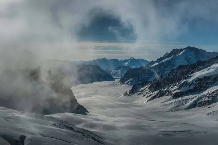 Framed Print : Jungfraujoch with rolling cloud