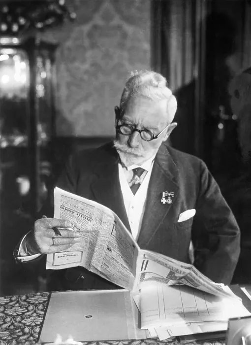 Framed Print : Kaiser Wilhelm Reads Paper Framed Print : Kaiser Wilhelm Reads Paper