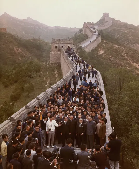 Framed Print : Kakuei Tanaka and Colleagues Posing on the Great Wall Framed Print : Kakuei Tanaka and Colleagues Posing on the Great Wall