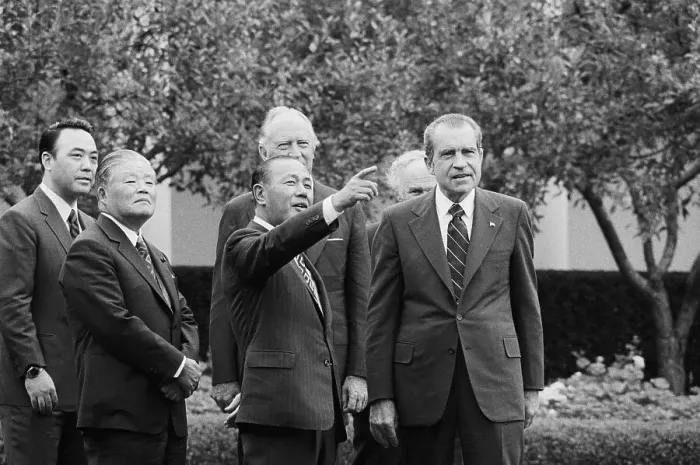 Framed Print : Kakuei Tanaka Pointing on Tour with Richard Nixon Framed Print : Kakuei Tanaka Pointing on Tour with Richard Nixon