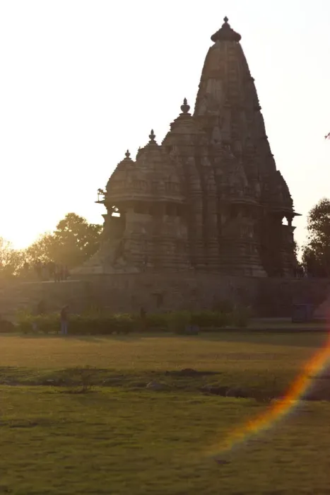 Framed Print : Kandariya Mahadeva Temple against the sunlight Framed Print : Kandariya Mahadeva Temple against the sunlight