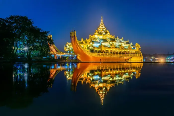 Framed Print : Karaweik Pavilion in Yangon Framed Print : Karaweik Pavilion in Yangon