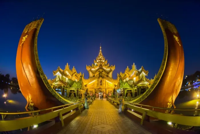 Framed Print : Karaweik Pavilion in Yangon Framed Print : Karaweik Pavilion in Yangon