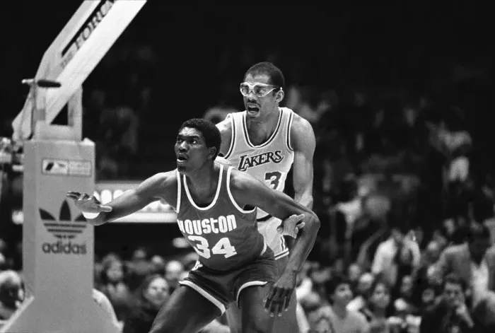 Framed Print : Kareem Abdul-Jabbar Guards Olajuwon Framed Print : Kareem Abdul-Jabbar Guards Olajuwon