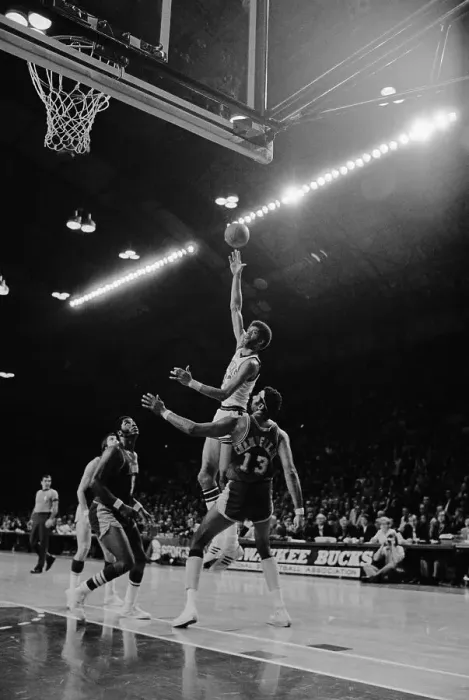 Framed Print : Kareem Abdul-Jabbar Shooting Basketball Framed Print : Kareem Abdul-Jabbar Shooting Basketball