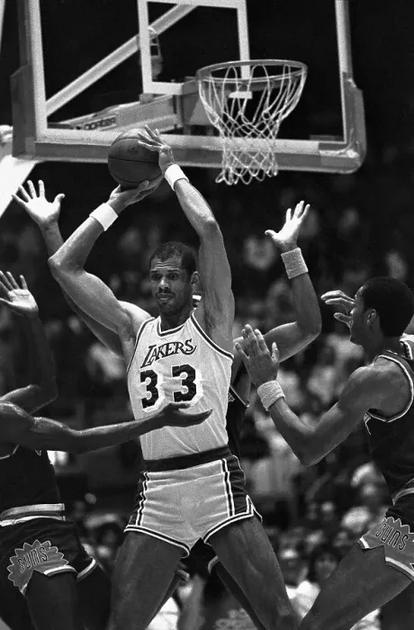 Framed Print : Kareem Abdul-Jabbar Surrounded by Hands Framed Print : Kareem Abdul-Jabbar Surrounded by Hands
